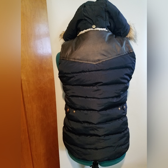 Like New Justify Navy blue vest, Size Small - Picture 4 of 9